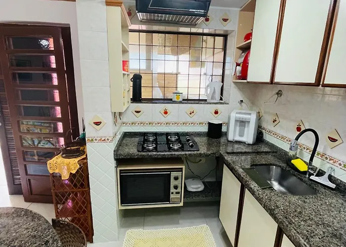 Apartamento com acesso a pé a Santa Rita - Enseada - Ubatuba